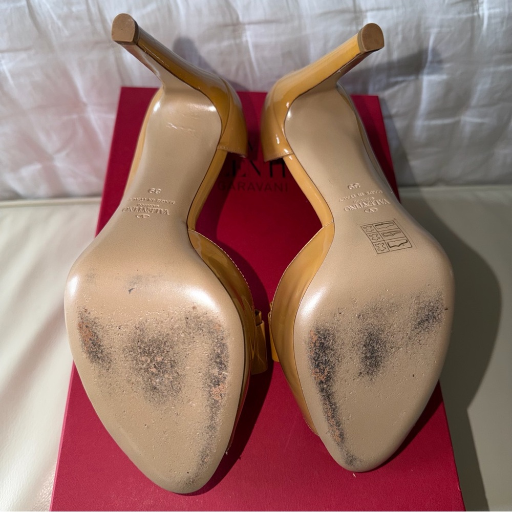 Authentic Valentino Garavani Patent Leather Bow Heels - Size 39 - Picture 5 of 5